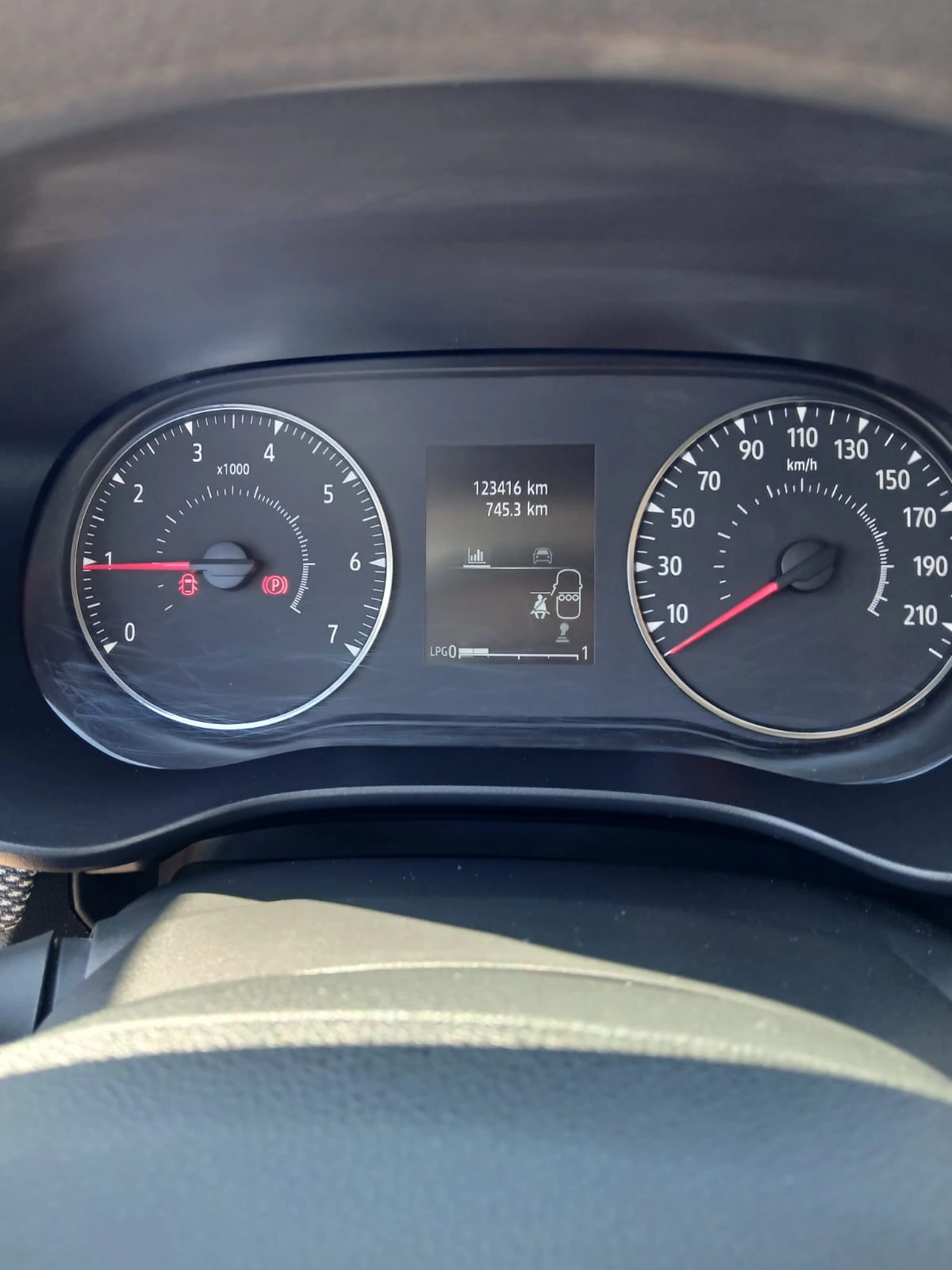 Dacia Logan, снимка 16 - Автомобили и джипове - 55805605