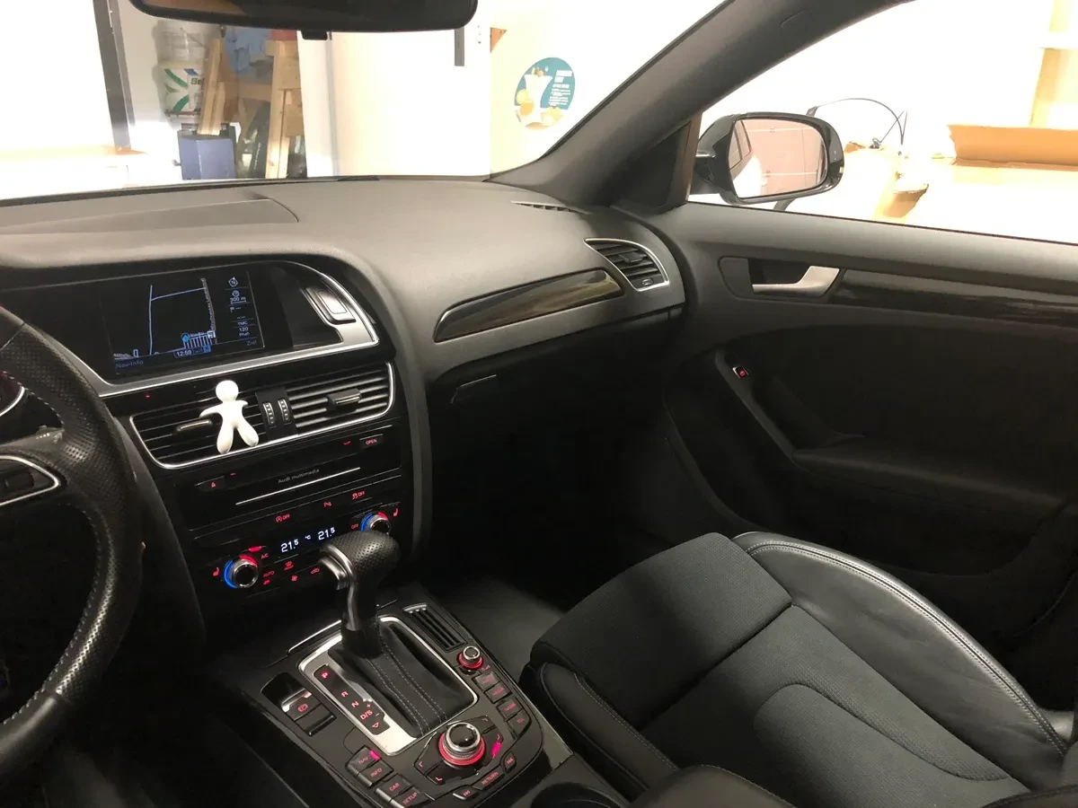 Audi A4 2.0 Tdi 3x S-line, снимка 8 - Автомобили и джипове - 55951608