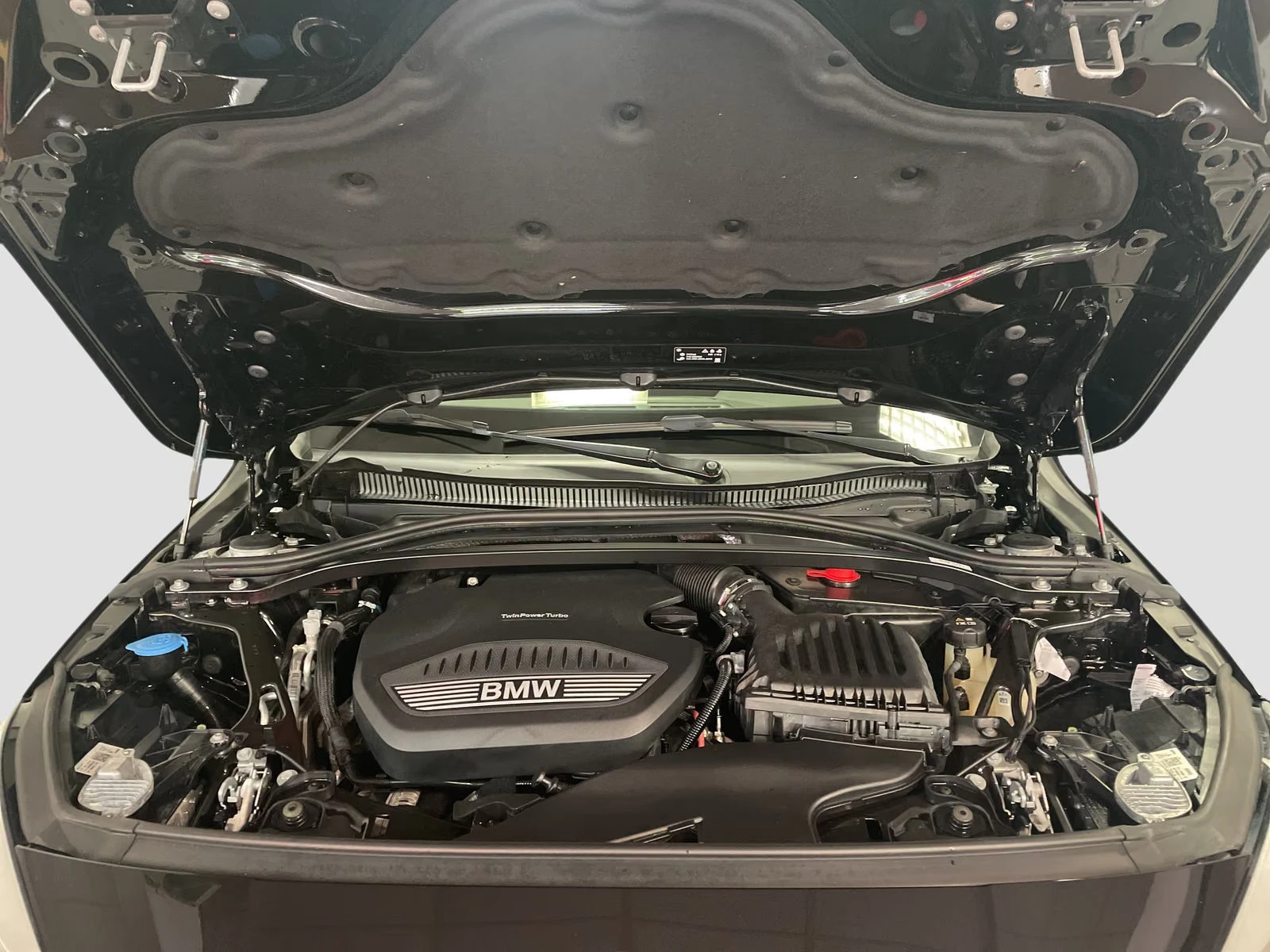 BMW 120 d/190HP/SPORT/LED/CAM/NACI/LINEASSIST/893z, снимка 8 - Автомобили и джипове - 56115838