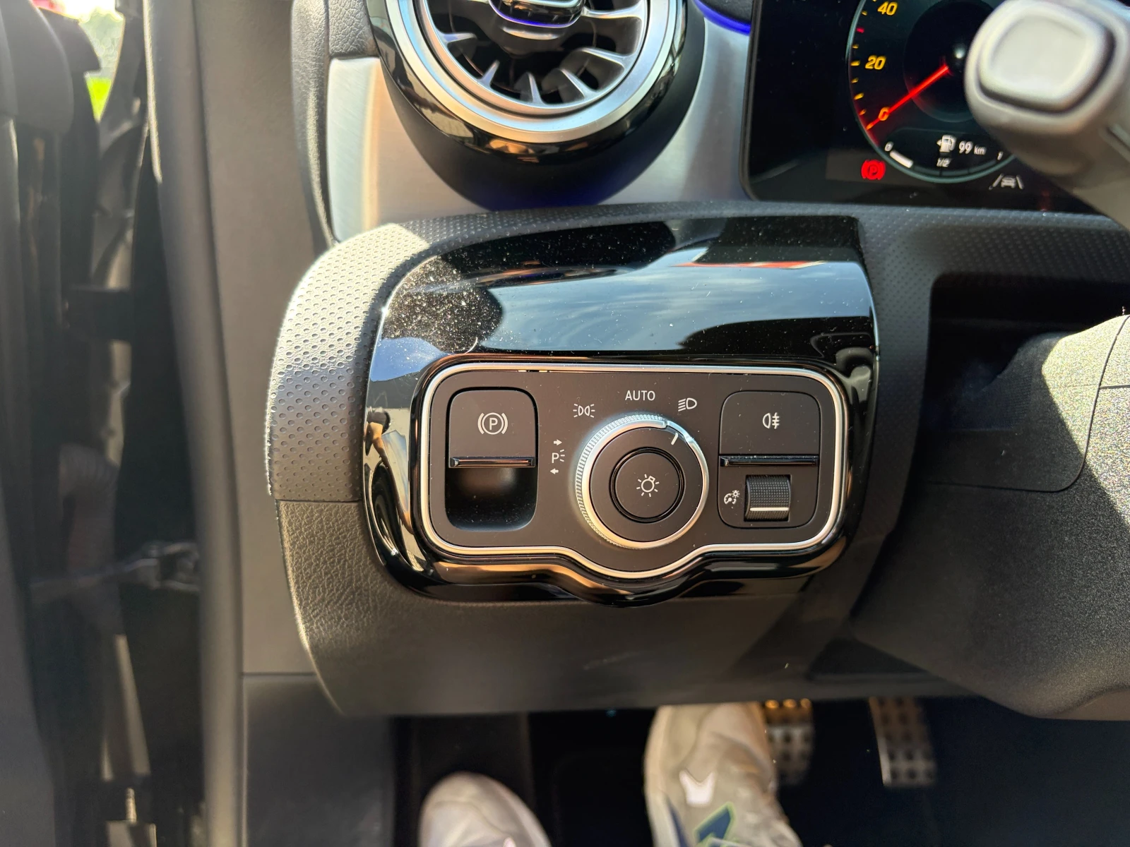 Mercedes-Benz CLA 200 Shooting Brake LED 360 Cam Navi , снимка 12 - Автомобили и джипове - 56158927