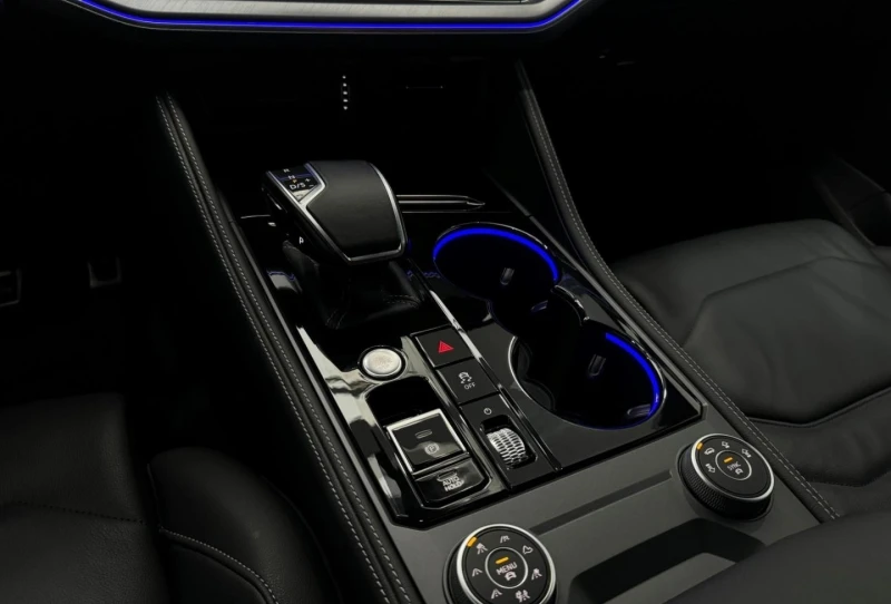 VW Touareg 3.0TDI* 4M* R-LINE* HEAD-UP* DISTR* MEMORY* MATRIX, снимка 9 - Автомобили и джипове - 52086249