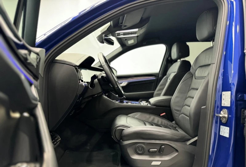 VW Touareg 3.0TDI* 4M* R-LINE* HEAD-UP* DISTR* MEMORY* MATRIX, снимка 6 - Автомобили и джипове - 52086249