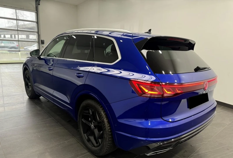VW Touareg 3.0TDI* 4M* R-LINE* HEAD-UP* DISTR* MEMORY* MATRIX, снимка 4 - Автомобили и джипове - 52086249