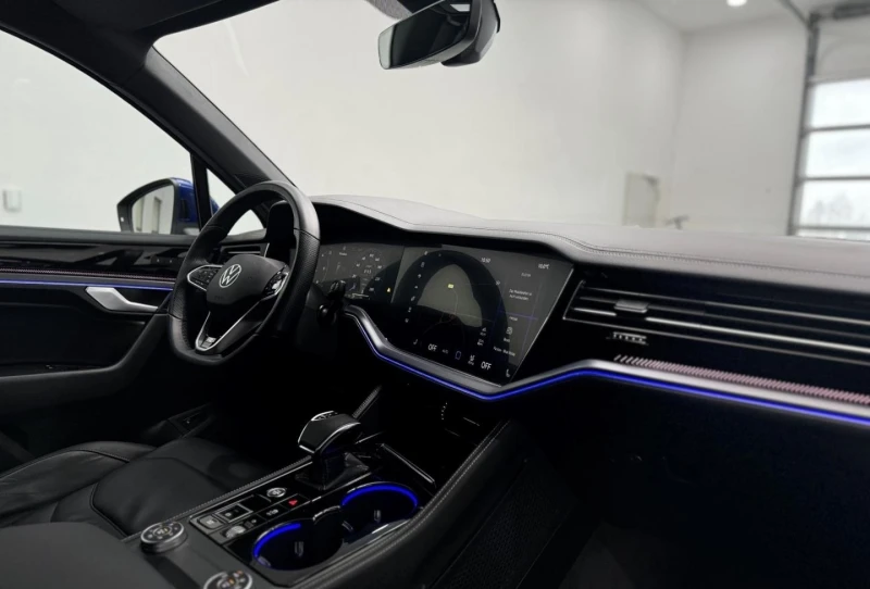 VW Touareg 3.0TDI* 4M* R-LINE* HEAD-UP* DISTR* MEMORY* MATRIX, снимка 10 - Автомобили и джипове - 52086249