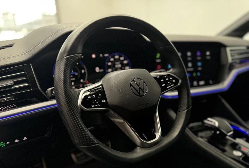 VW Touareg 3.0TDI* 4M* R-LINE* HEAD-UP* DISTR* MEMORY* MATRIX, снимка 7 - Автомобили и джипове - 52086249