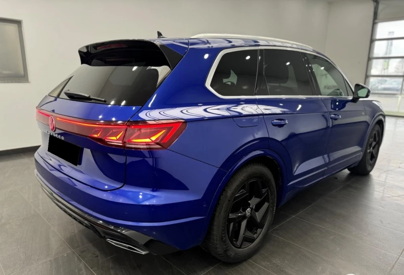 VW Touareg 3.0TDI* 4M* R-LINE* HEAD-UP* DISTR* MEMORY* MATRIX, снимка 2 - Автомобили и джипове - 52086249