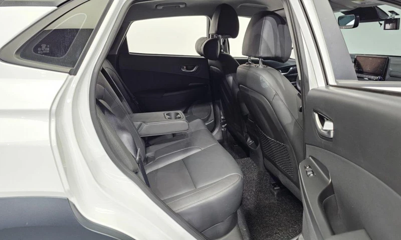 Hyundai Kona Gasoline 2.0 2WD Inspiration, снимка 11 - Автомобили и джипове - 52112927