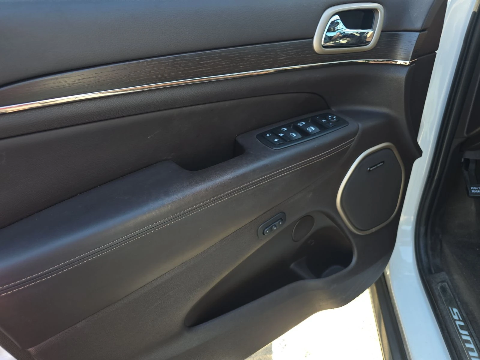 Jeep Grand cherokee 2015 Jeep Grand Cherokee Summit - изображение 8