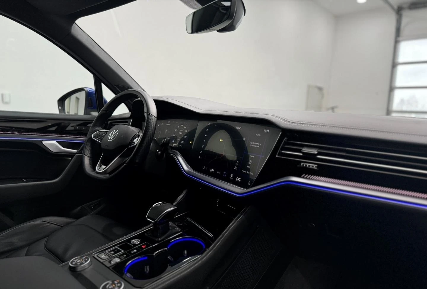 VW Touareg 3.0TDI* 4M* R-LINE* HEAD-UP* DISTR* MEMORY* MATRIX - изображение 10