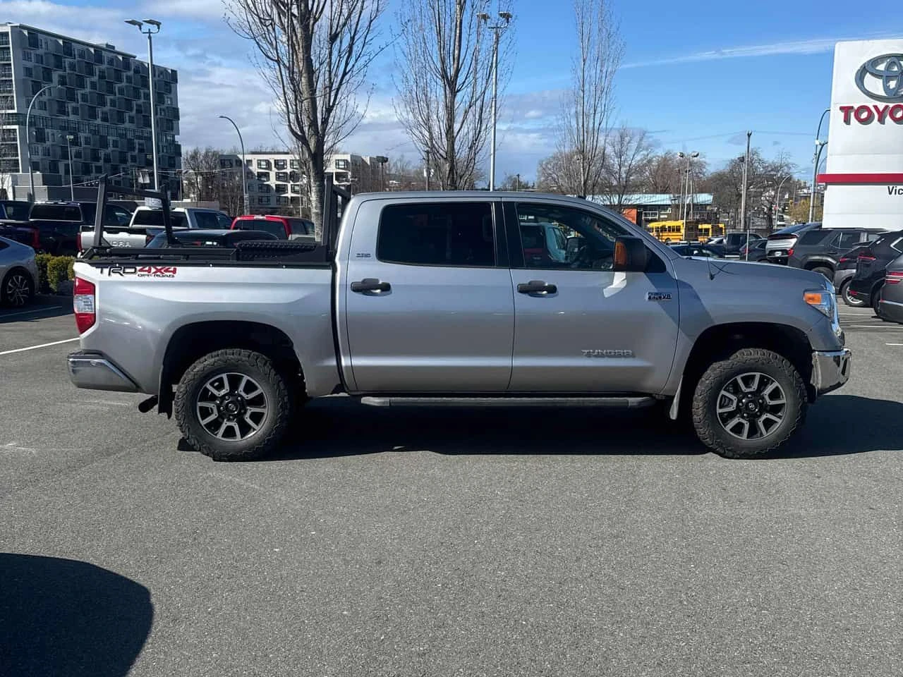 Toyota Tundra * SR5 * PANO* KEYLES* ПОДГРЕВ* , снимка 3 - Автомобили и джипове - 53991964