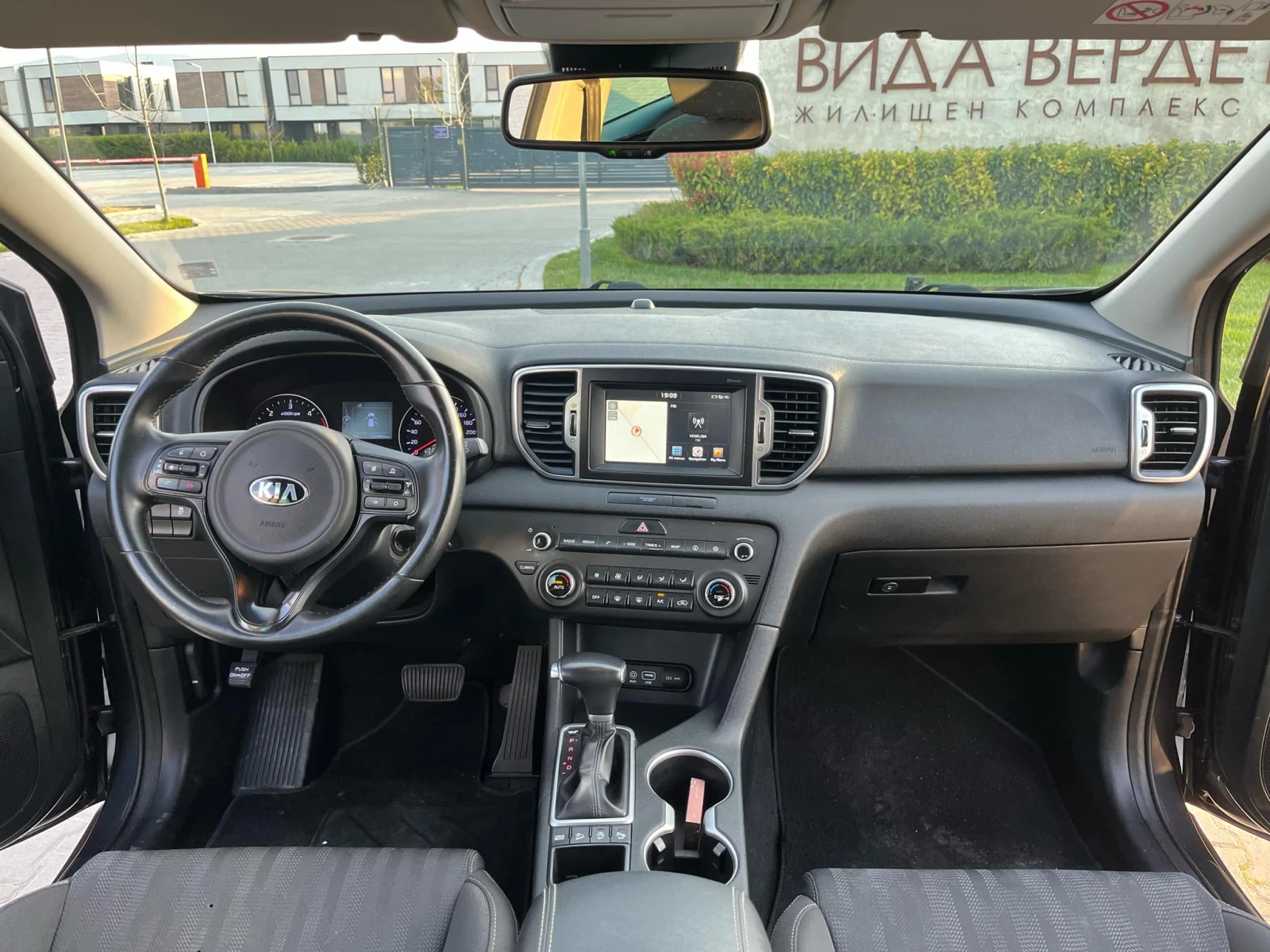 Kia Sportage, снимка 4 - Автомобили и джипове - 54550525