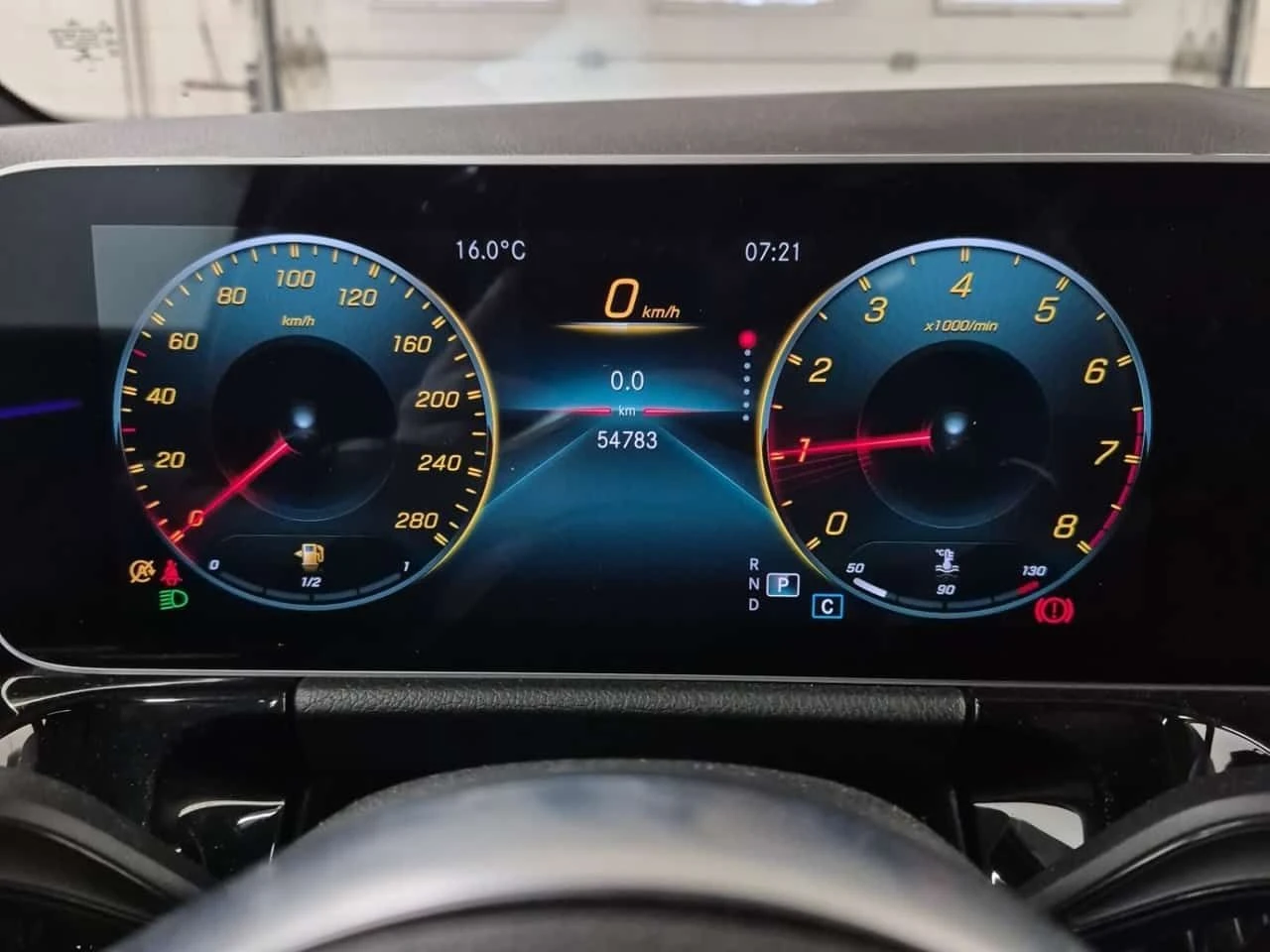 Mercedes-Benz GLA * AMG 35 * CARFAX * Без инциденти * , снимка 6 - Автомобили и джипове - 54595152