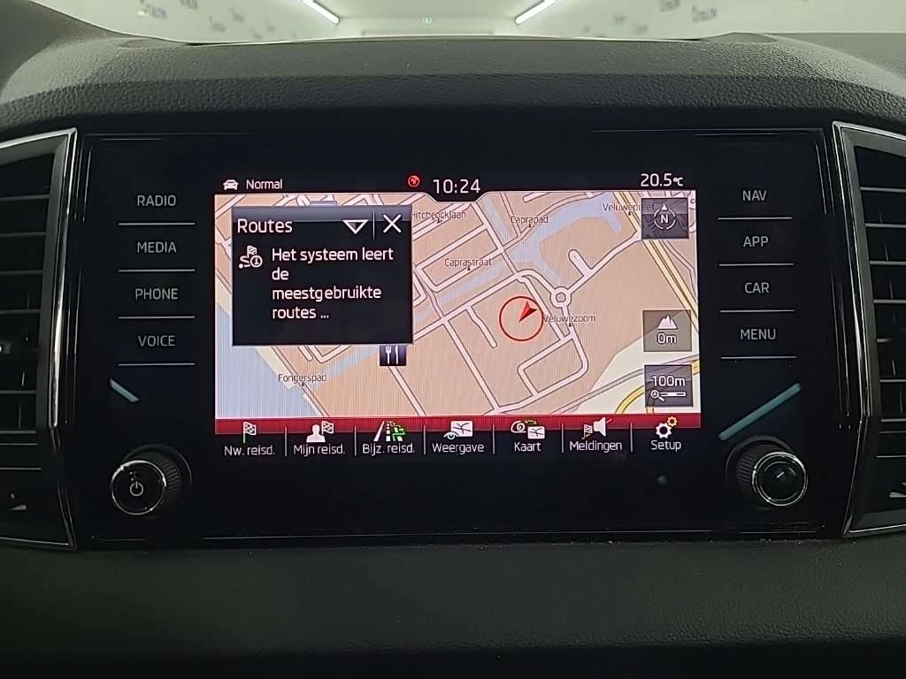 Skoda Karoq 1.5 TSI Sportline Business 150 коня Ръчка, снимка 14 - Автомобили и джипове - 55298639
