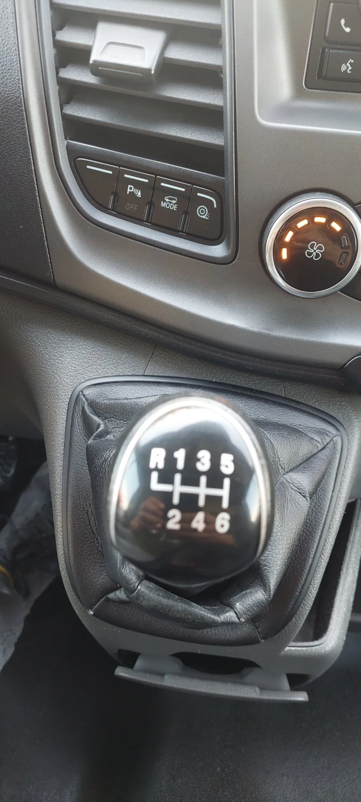Ford Transit 2.0 tdci клима , снимка 17 - Бусове и автобуси - 56436882