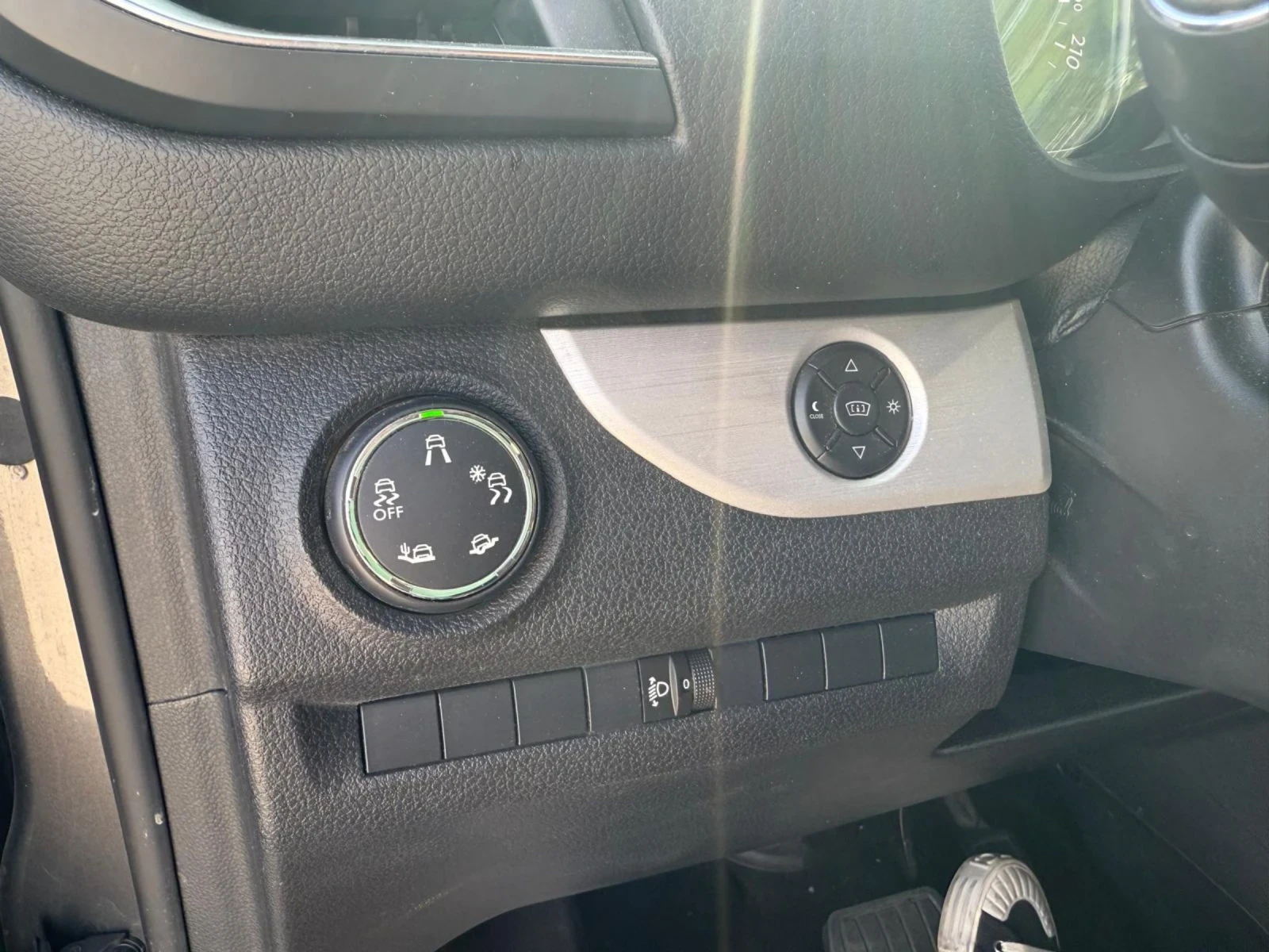 Toyota Proace Капарирана/Продадена  - изображение 5