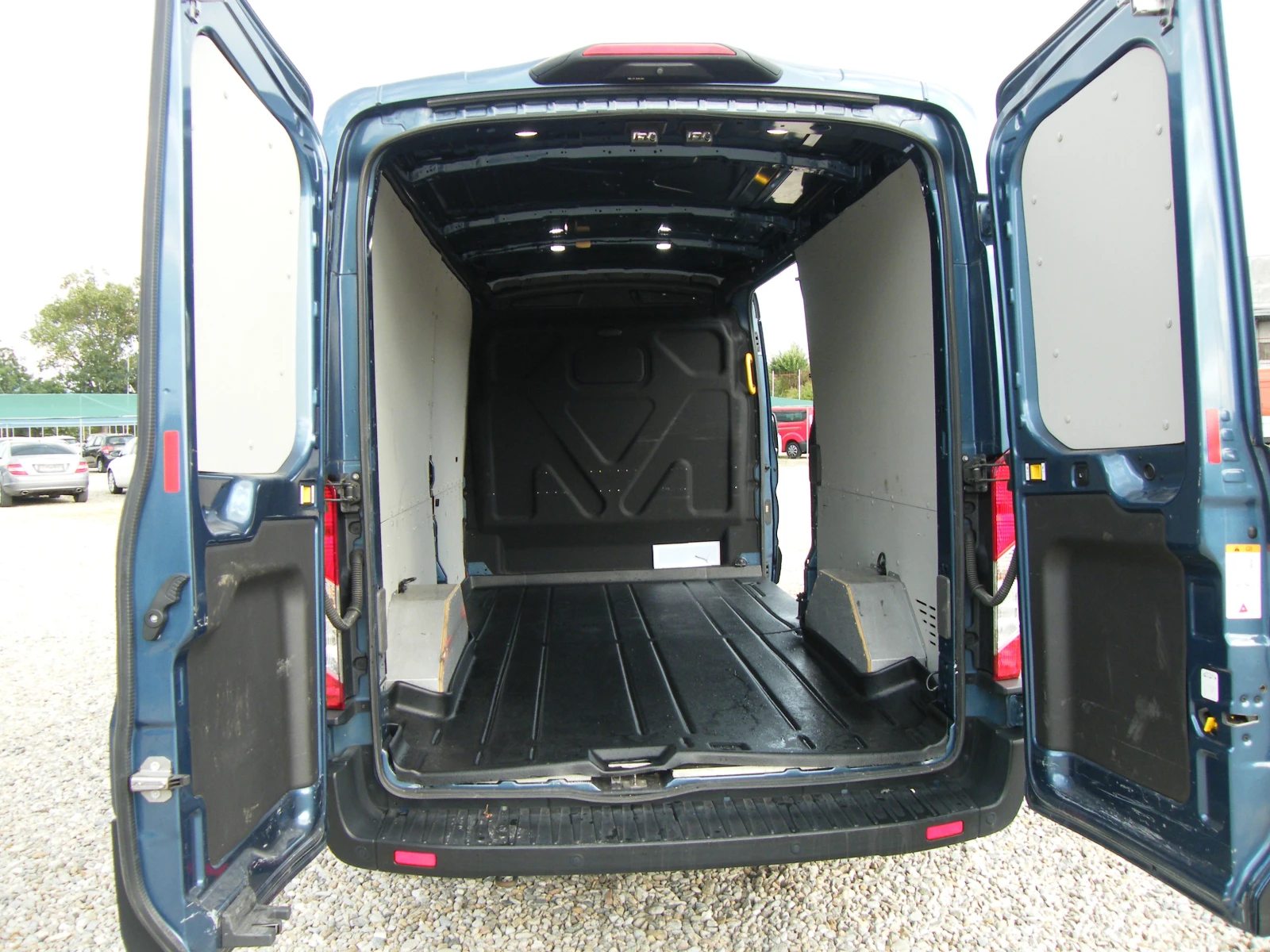 Ford Transit 2.0 TDCI EURO 6D, снимка 7 - Бусове и автобуси - 55610384