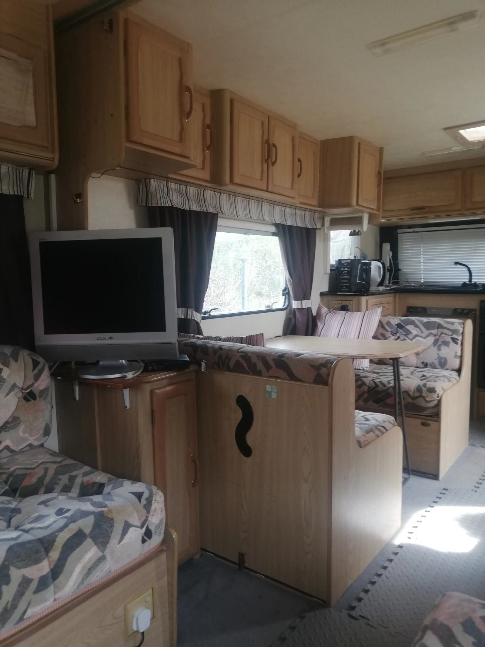 Каравана Други lunar lexon, снимка 10 - Каравани и кемпери - 54360387