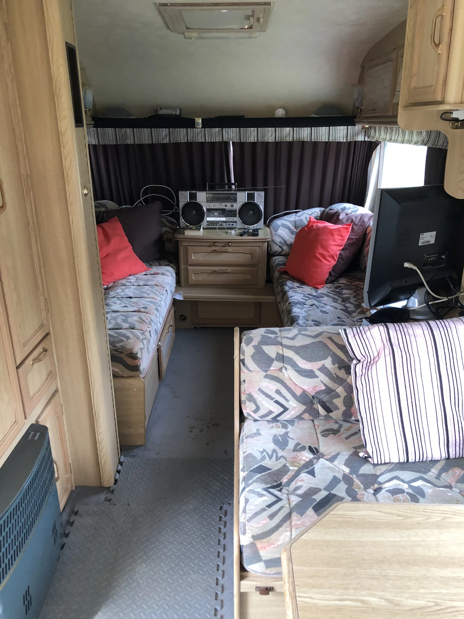 Каравана Други lunar lexon, снимка 13 - Каравани и кемпери - 54360387