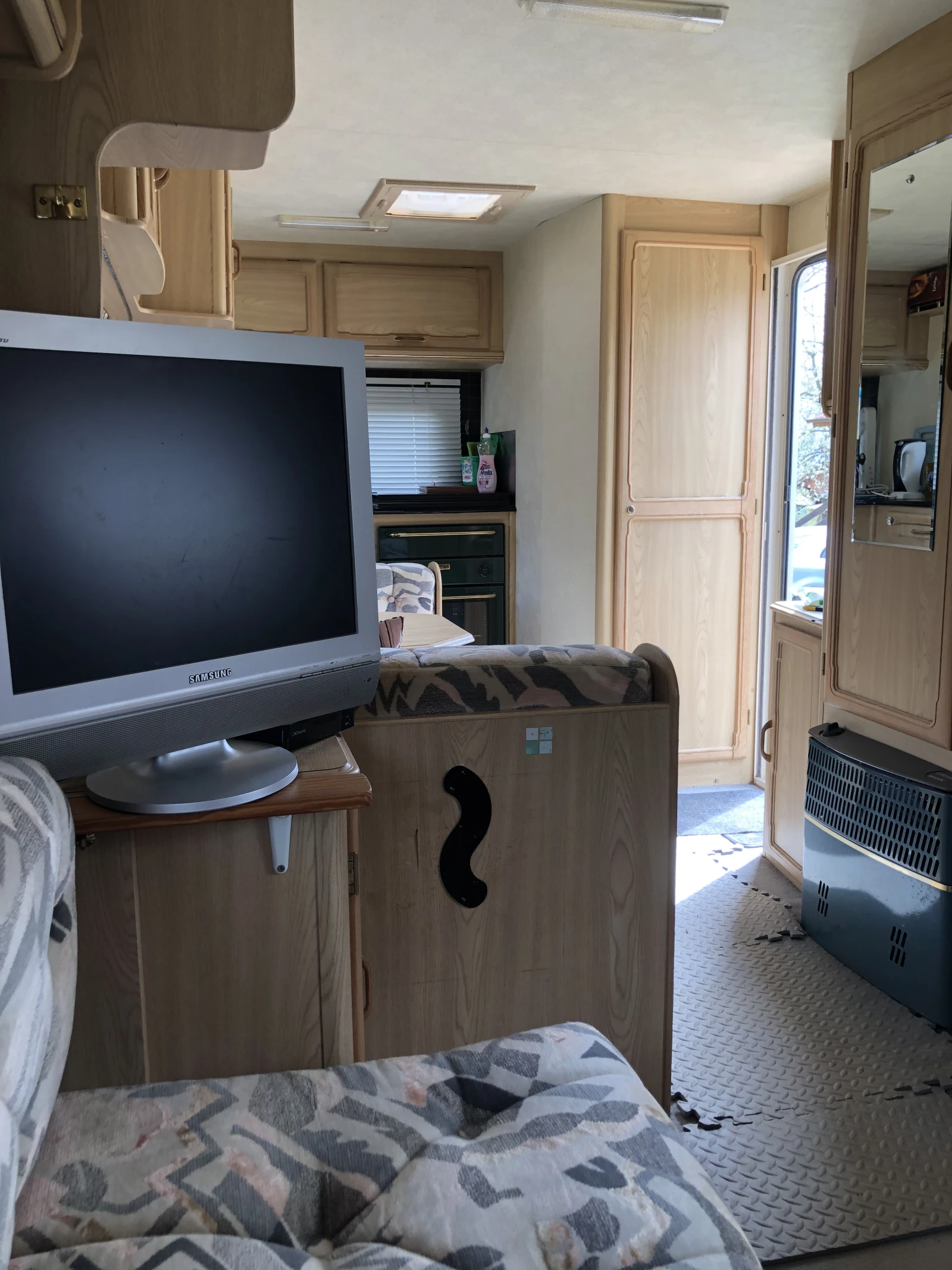 Каравана Други lunar lexon, снимка 7 - Каравани и кемпери - 54360387