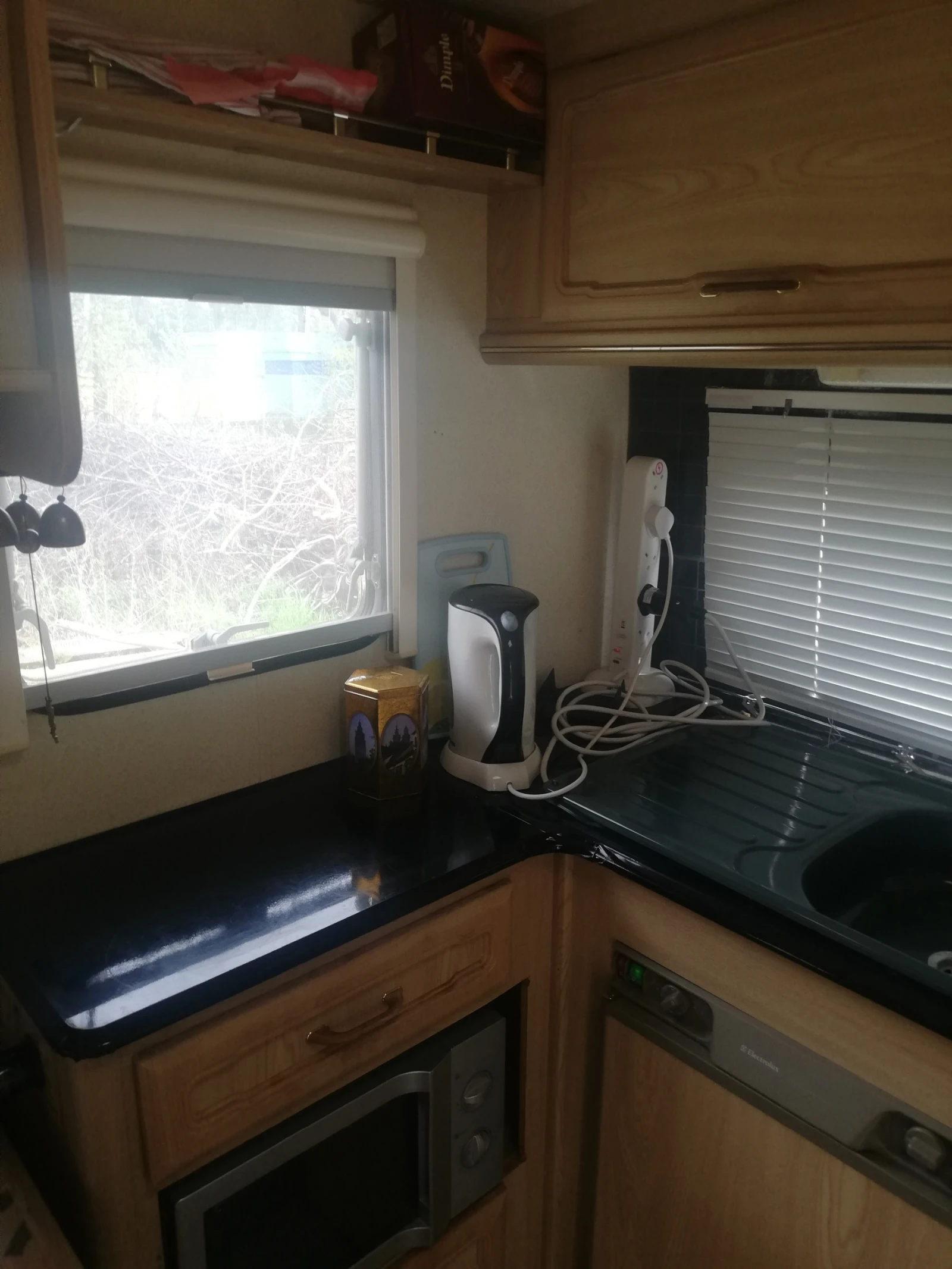 Каравана Други lunar lexon, снимка 15 - Каравани и кемпери - 54360387