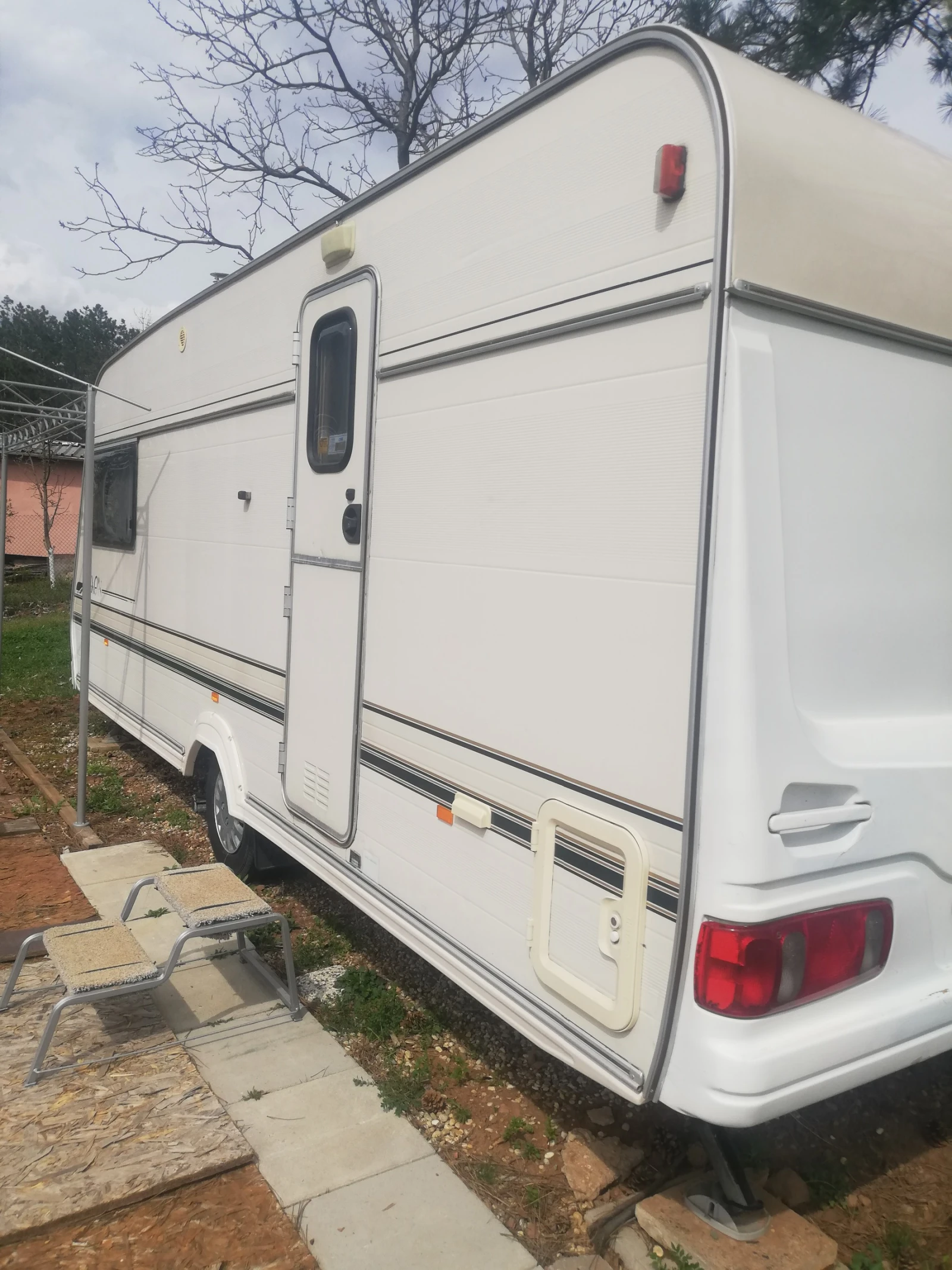 Каравана Други lunar lexon, снимка 6 - Каравани и кемпери - 54360387