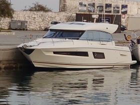Моторна яхта Jeanneau Prestige 450 S, снимка 2 - Воден транспорт - 46128060