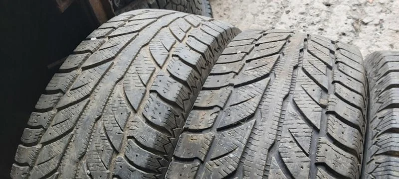 Гуми Зимни 265/65R17, снимка 2 - Гуми и джанти - 35129891