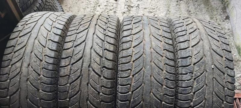 Гуми Зимни 265/65R17, снимка 1 - Гуми и джанти - 35129891