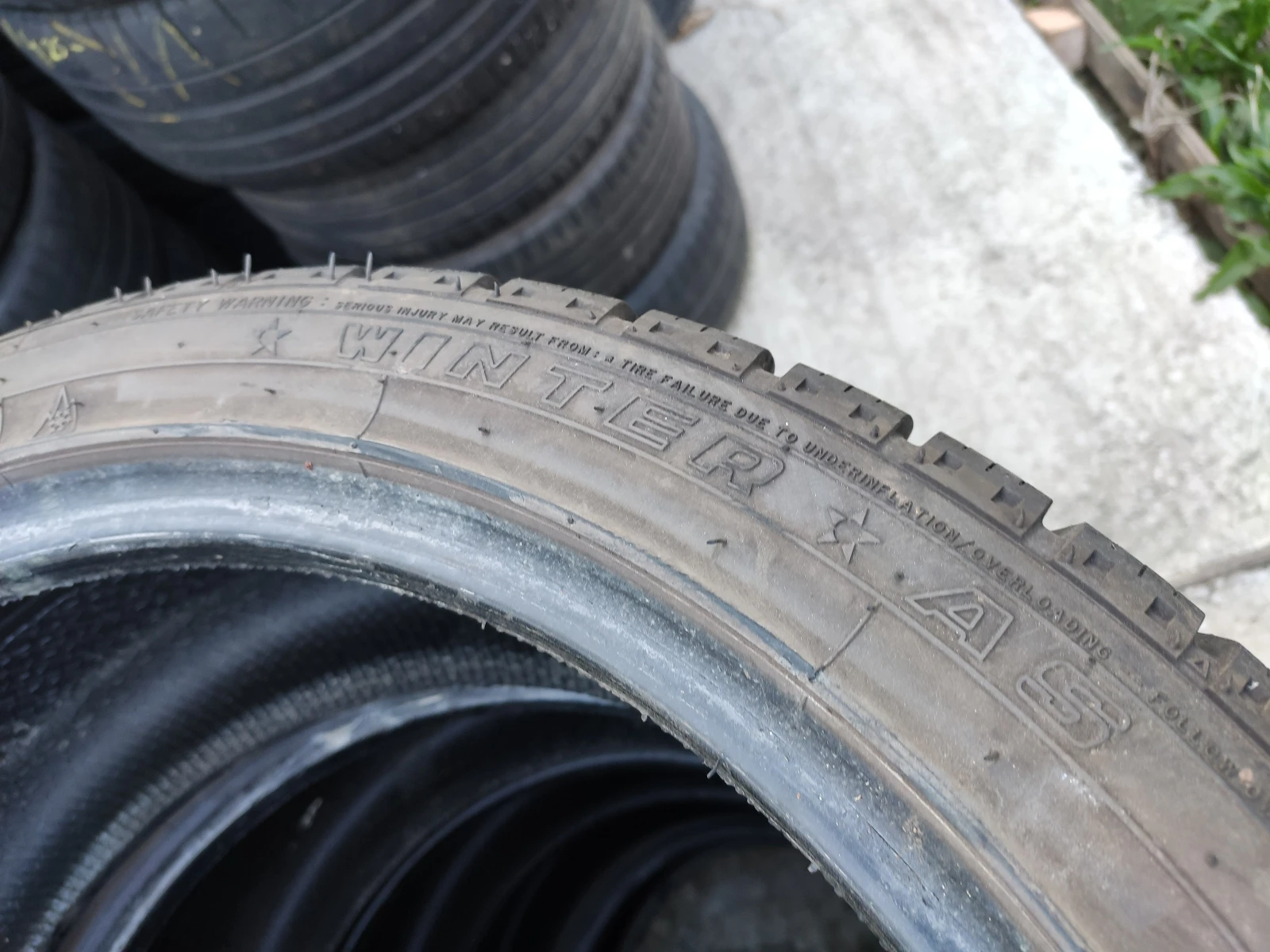 Гуми Зимни 245/40R19, снимка 8 - Гуми и джанти - 54655337