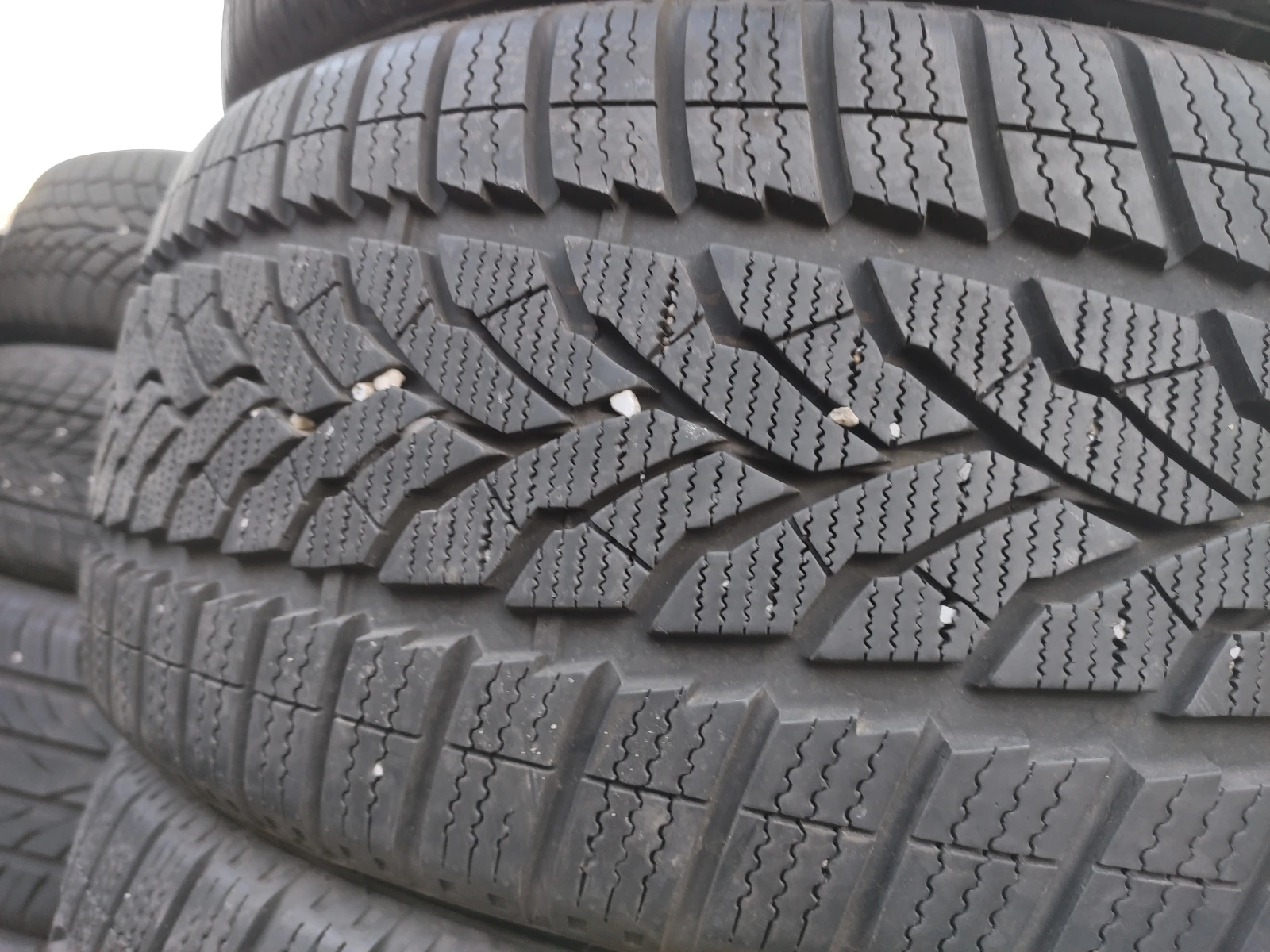 Гуми Зимни 245/40R19