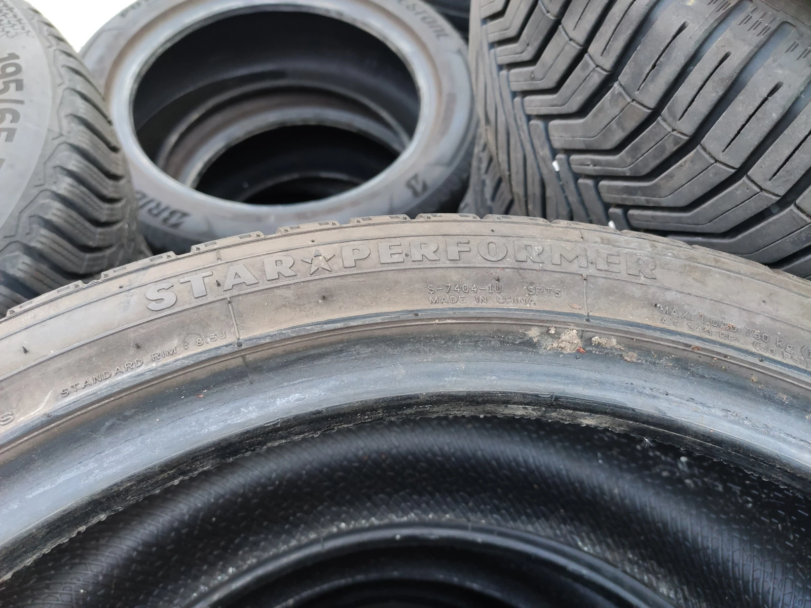 Гуми Зимни 245/40R19, снимка 7 - Гуми и джанти - 54655337