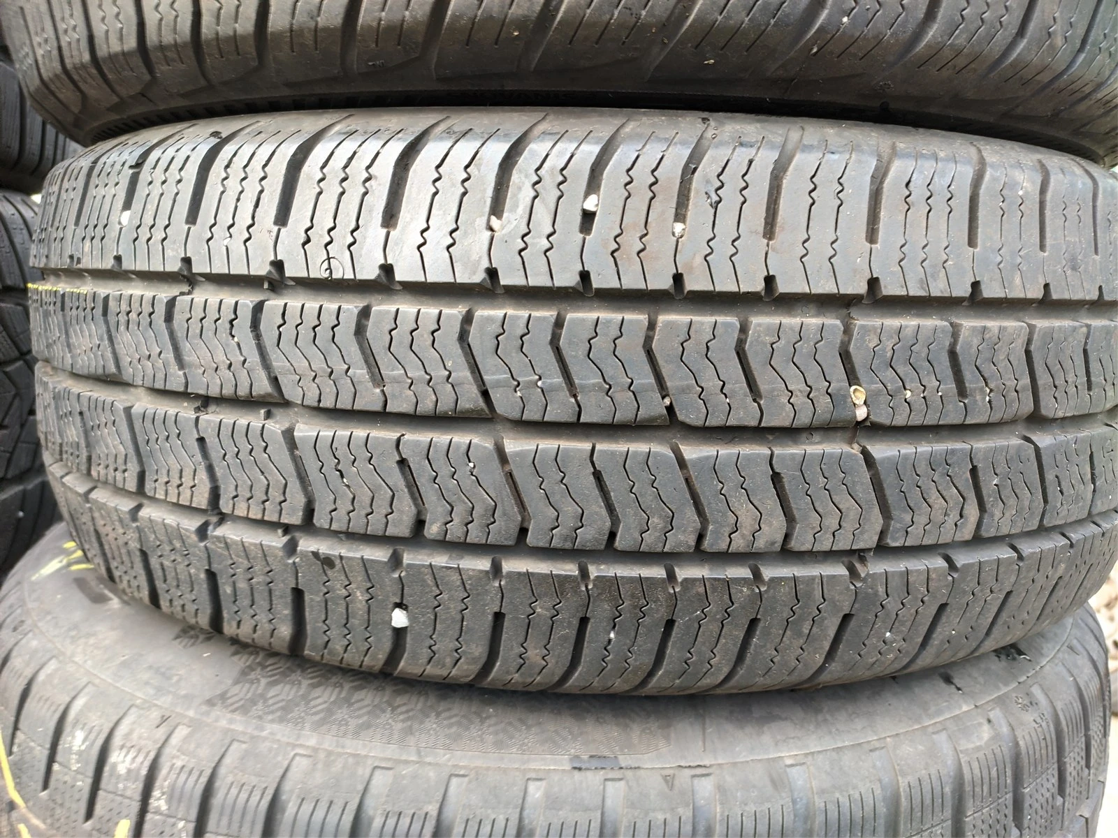 Гуми Зимни 215/60R16, снимка 3 - Гуми и джанти - 56725609
