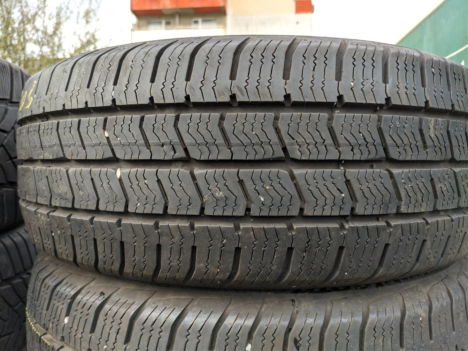 Гуми Зимни 215/60R16, снимка 4 - Гуми и джанти - 56725609