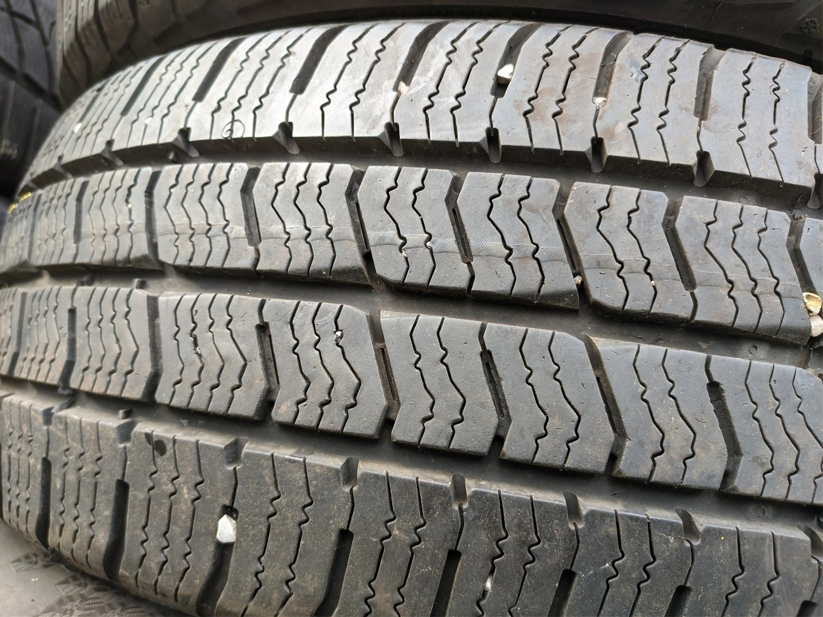 Гуми Зимни 215/60R16