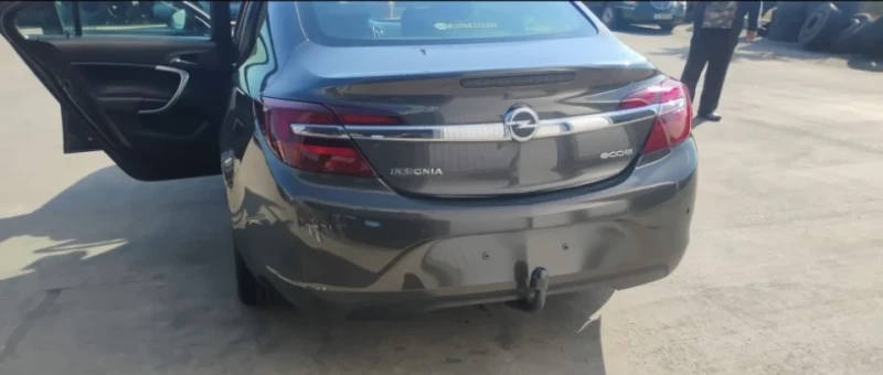 Opel Insignia, снимка 2 - Автомобили и джипове - 47998613