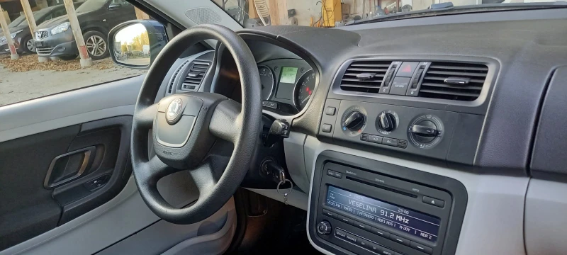 Skoda Fabia 1.2i , снимка 12 - Автомобили и джипове - 52653481
