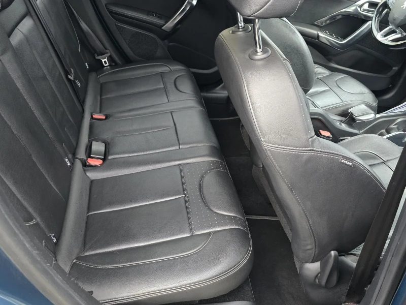 Peugeot 2008, снимка 7 - Автомобили и джипове - 53090616