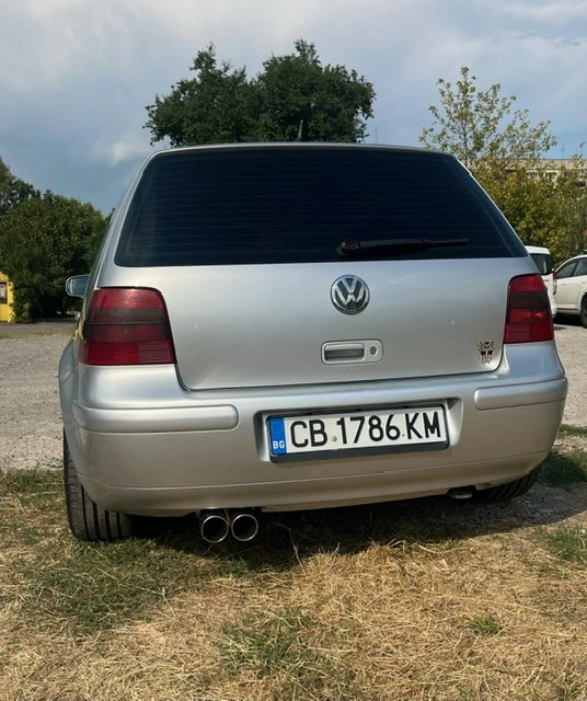 VW Golf 1.8Т, снимка 4 - Автомобили и джипове - 46995806