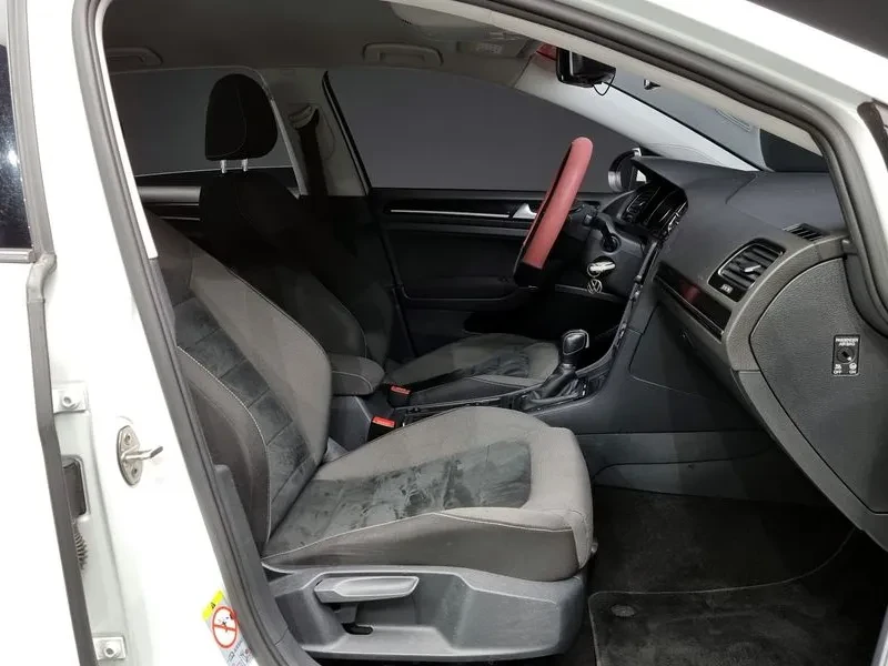 VW Golf 1.6 TDI, снимка 11 - Автомобили и джипове - 54300860