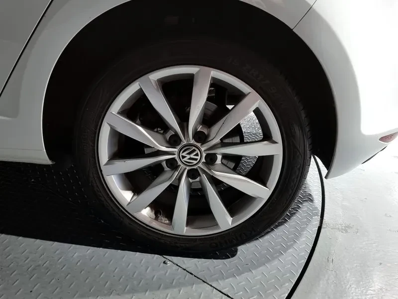 VW Golf 1.6 TDI, снимка 5 - Автомобили и джипове - 54300860