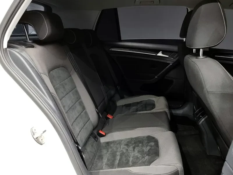VW Golf 1.6 TDI, снимка 12 - Автомобили и джипове - 54300860