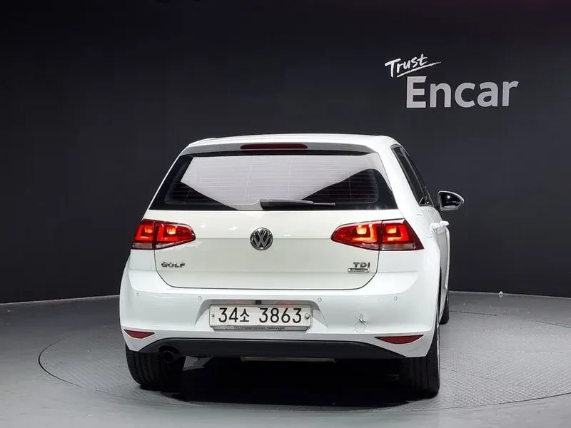 VW Golf 1.6 TDI, снимка 4 - Автомобили и джипове - 54300860