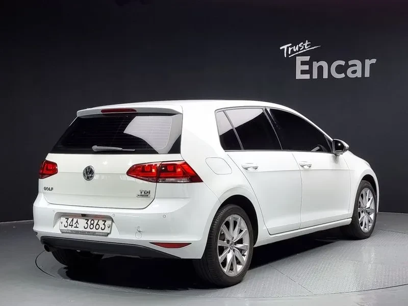 VW Golf 1.6 TDI, снимка 2 - Автомобили и джипове - 54300860