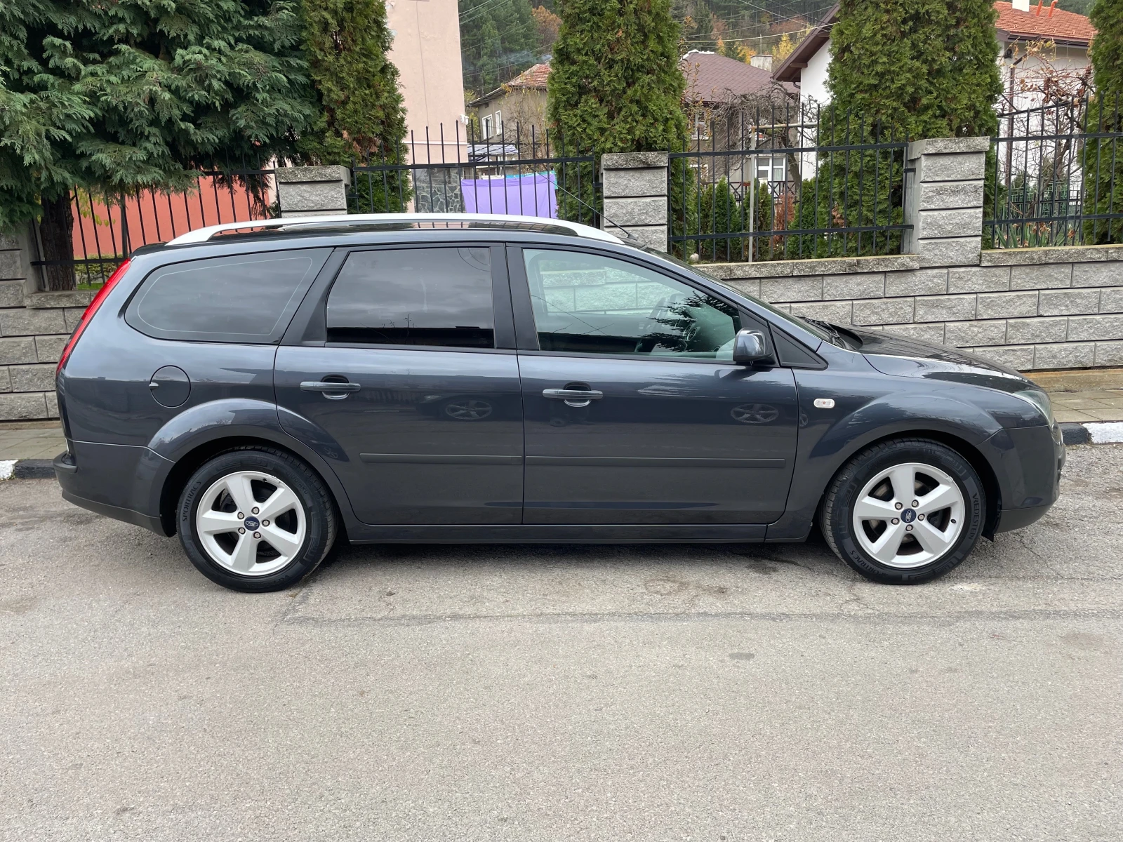 Ford Focus 1.6i 16V 101к.с. - изображение 2