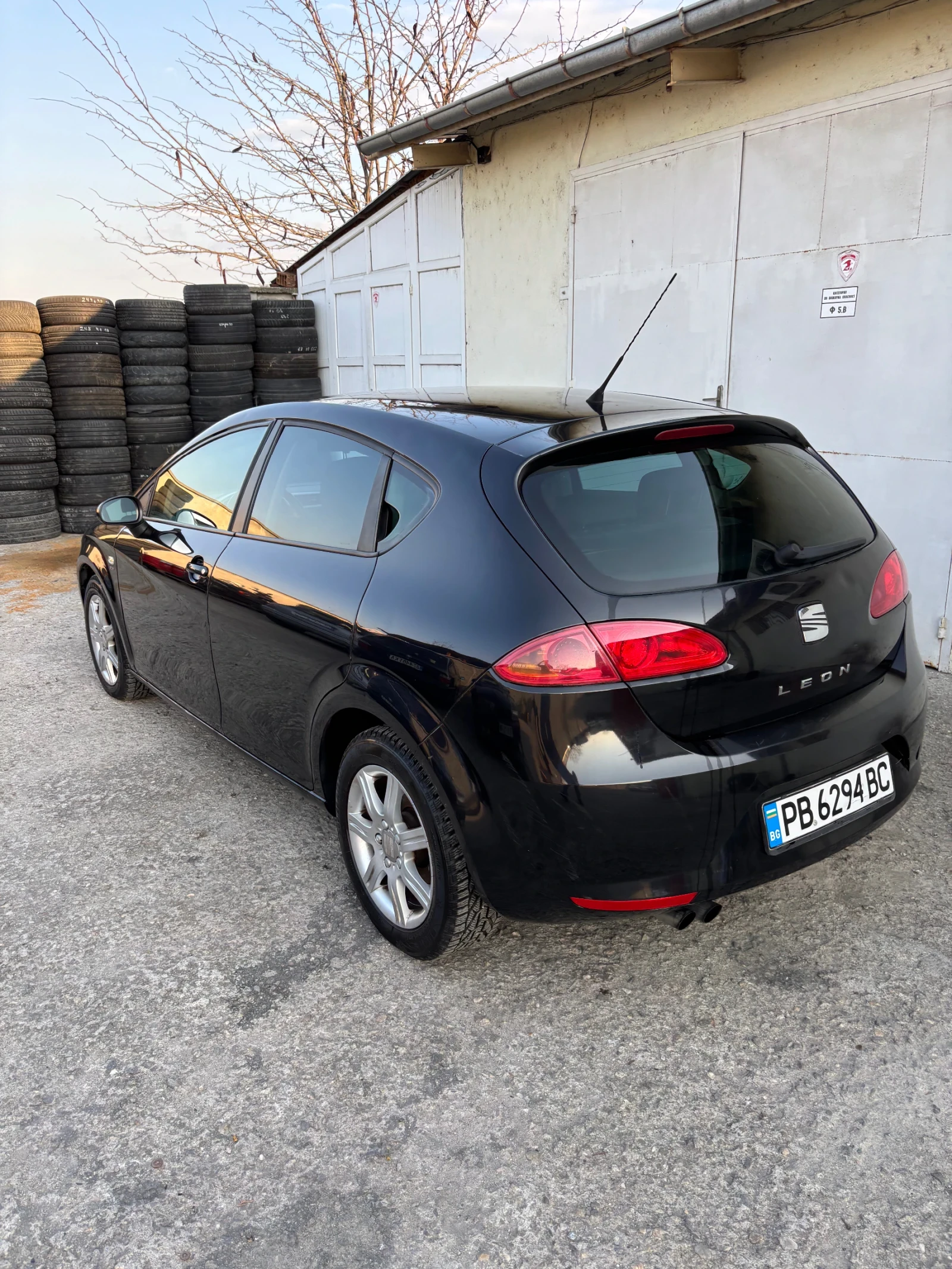 Seat Leon ПЪРВИ СОБСТВЕНИК, снимка 4 - Автомобили и джипове - 53865557