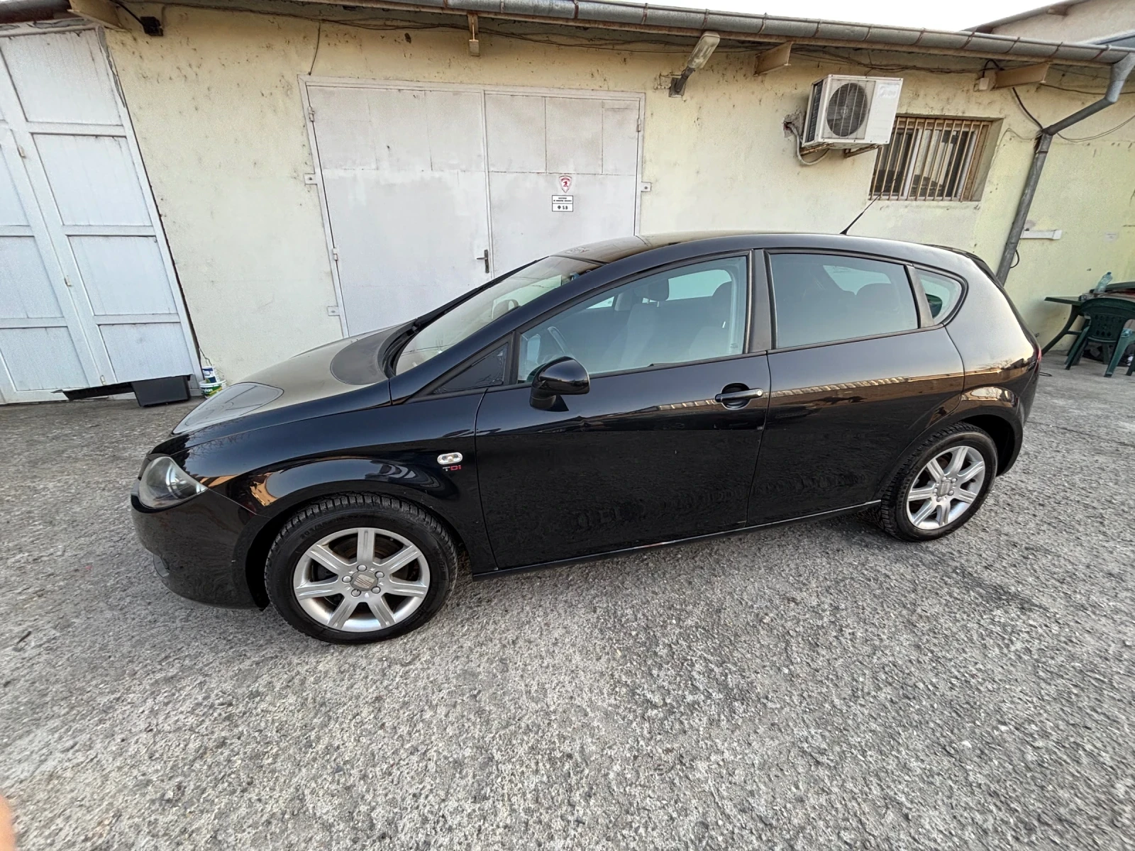 Seat Leon ПЪРВИ СОБСТВЕНИК, снимка 3 - Автомобили и джипове - 53865557