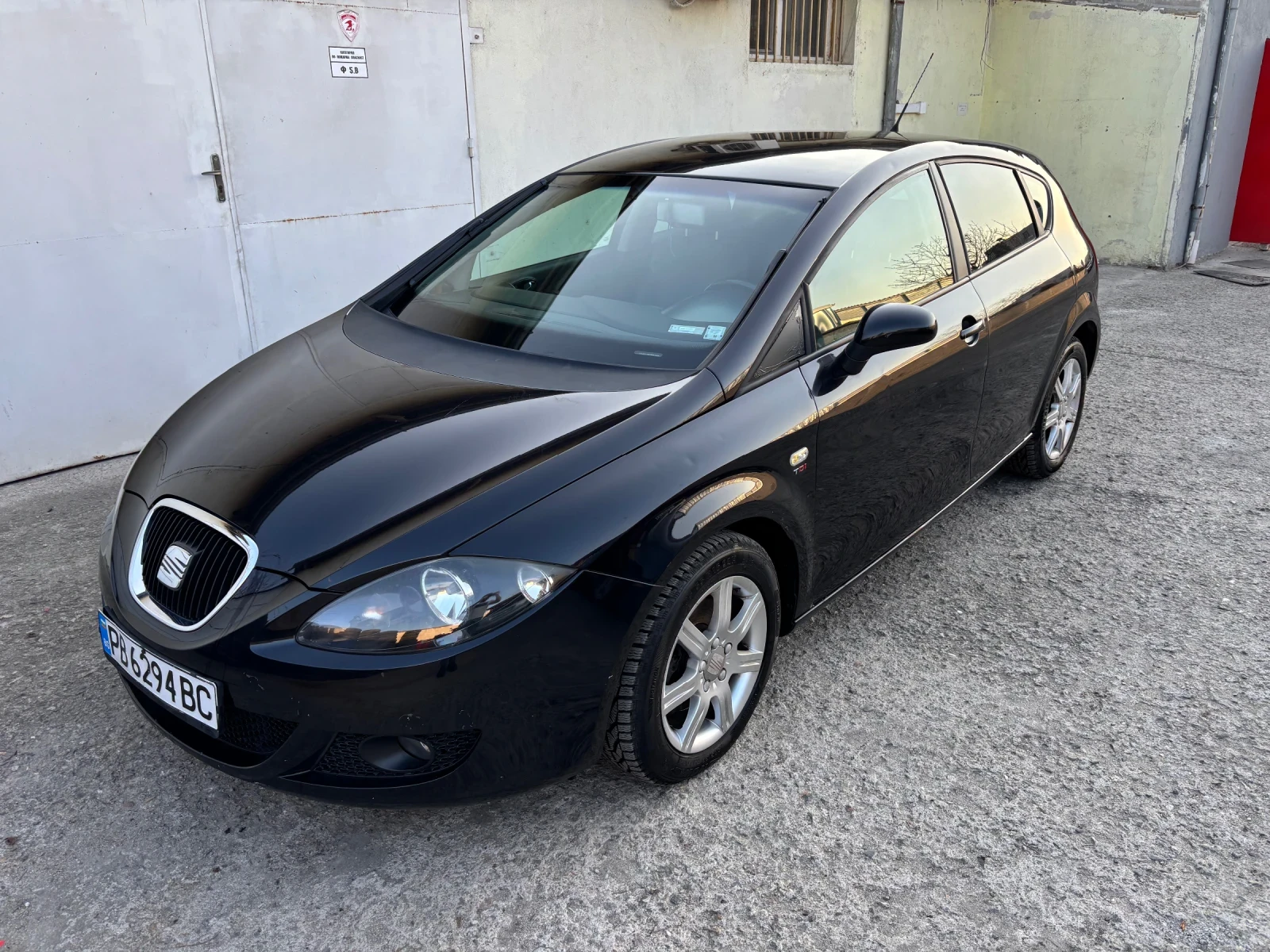 Seat Leon ПЪРВИ СОБСТВЕНИК, снимка 2 - Автомобили и джипове - 53865557
