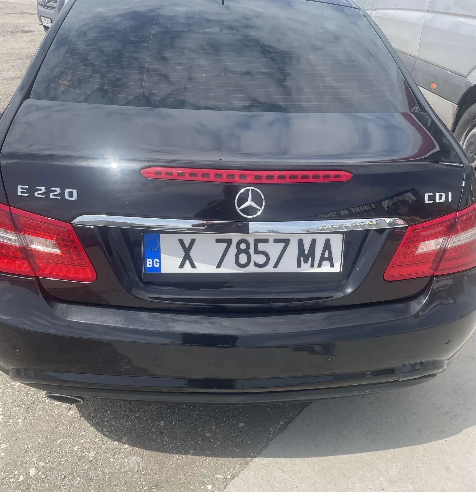 Mercedes-Benz E 220, снимка 3 - Автомобили и джипове - 54437564