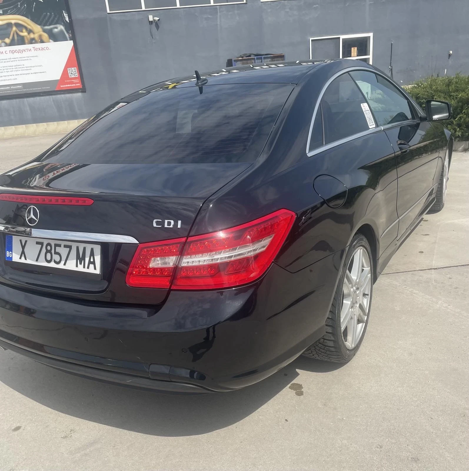 Mercedes-Benz E 220, снимка 4 - Автомобили и джипове - 54437564