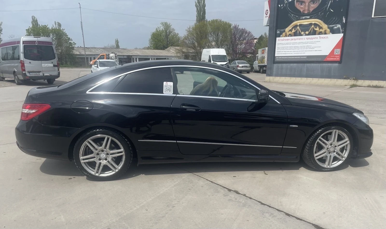 Mercedes-Benz E 220, снимка 2 - Автомобили и джипове - 54437564